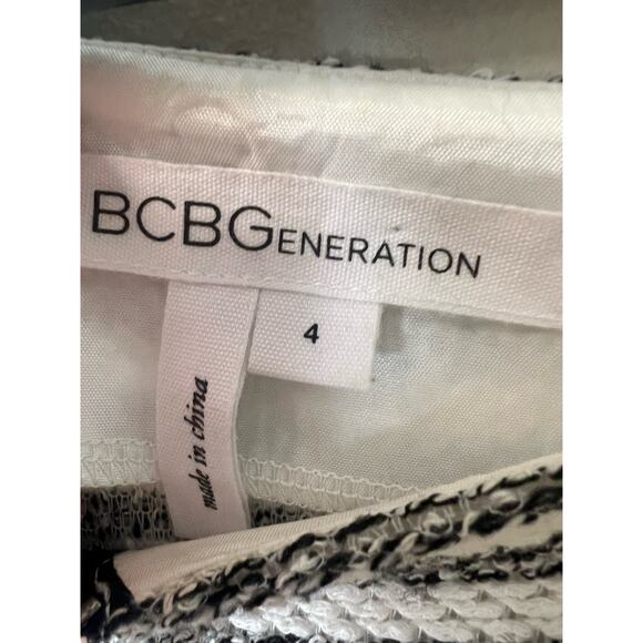 BCBGeneration Black and White Stripe Mini Skirt Sz 4 - Picture 3 of 3